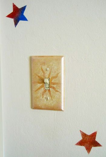 Get your painted light switch plate on! Light Switch Plates Diy, Light Switch Diy Paint, Painted Wall Outlets, Painting On Light Switch Covers, Painting On Light Switch, Cute Lightswitch Ideas, Diy Painted Light Switch Covers, Painted Light Switch Plates Ideas, Light Switch Painting Ideas Aesthetic