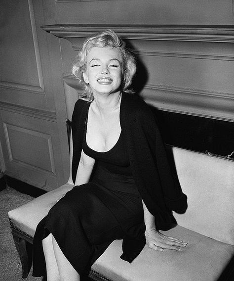 Marilyn Monroe rare photograph by a.heart.17, via Flickr Terrence Loves You, Gentlemen Prefer Blondes, Marilyn Monroe Photos, Norma Jean, Norma Jeane, Blonde Bombshell, White Photo, Press Conference, Hollywood Glamour