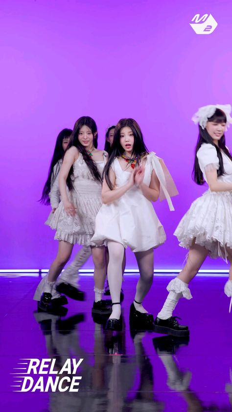 magnetic illit relay dance 4k hd Only Wonhee Kpop Relay Dance, Kpop Random Dance, Actresses With Black Hair, Random Dance, Relay Dance, Snap Dance, Korean Song Lyrics, K Pop Dance, Group Dance