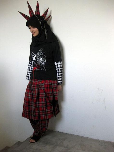 Muslim Punk Girl - Imgur Scene Girl, Punk Culture, Gothic Chic, Arte Punk, Diesel Punk, Punk Girl, Psychobilly, Estilo Punk, Punk Outfits