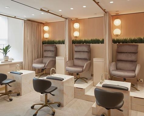 Inside Harrods’ Luxurious New Nail Salon, The Townhouse Nail Salon Luxury, Nail House, Spa London, Luxury Nail Salon, Emerald Nails, City Nails, London Nails, Nails Spa, Japanese Nails