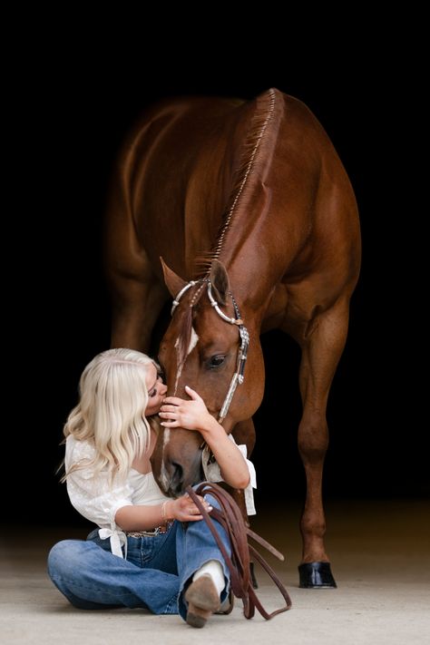 Maddy Carter Poses With Horses Photography, Cute Poses To Do With Your Horse, Horse Photography Ideas Photo Shoots, Horse And Rider Photoshoot Ideas, Poses For Horse Pictures, Senior Photoshoot With Horse, Boho Horse Photoshoot, Horse Farm Photo Shoot, Country Senior Pictures Horse