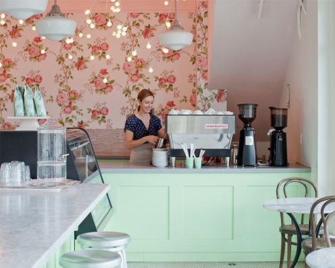 Creative Bakery Ideas, Colorful Bakery, Bakery Wallpaper, Floral Bakery, Meet The Owner, Boutique Patisserie, Fun Lights, Vintage Bakery, Bakery Shop Design