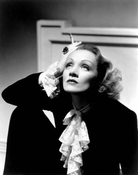 Marlene Dietrich (Marie Magdalena Dietrich) 12/27/1901 - 05/06/1992 Chantal Thomass, Cecil Beaton, Amelia Earhart, Marlene Dietrich, Actrices Hollywood, 1930s Fashion, Silent Film, Vintage Hollywood, Hollywood Glamour