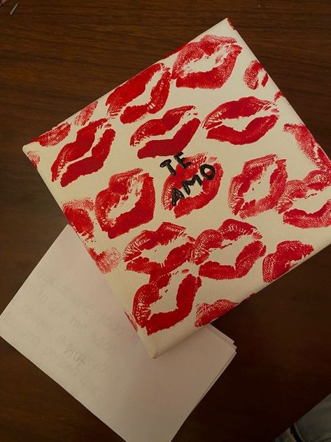 Ideas Regalo Novio, Ideas Regalos Novios, Bae Gift, Diy Valentines Box, Kiss Gift, Diy Abstract Canvas Art, Creative Gifts For Boyfriend, Diy Gifts For Him