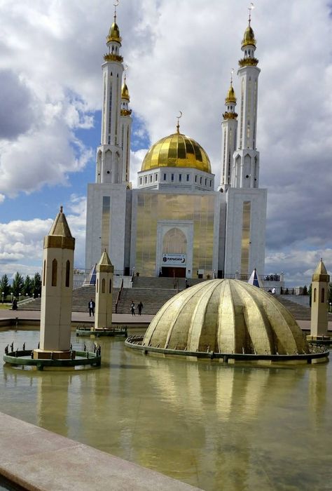 Nurgasyr Regional Central Mosque, Aktobe, Kazakhstan. Aya Sofia, Central Mosque, Art Buildings, Beautiful Mosque, Mecca Wallpaper, Beautiful Mosques, Idul Fitri, Islamic Architecture, Islamic Pictures