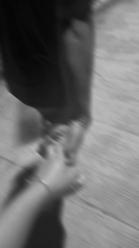 Blur Picture Couple, Hold Hands Couple Aesthetic, Couples Blurred Aesthetic, Aesthetic Couples Blur, Blur Couple Pictures, Couple Highlight Cover Instagram, Fake Boyfriend Pictures No Face, Holding Hands Pictures, Holding Hands Aesthetic