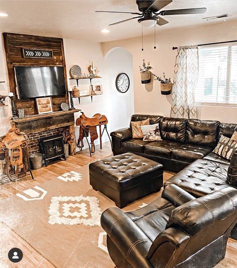 Ranch Style Interior Design Living Room, Western Living Room With Black Couch, Rodeo House Decor, Western Aztec Living Room, Western Entertainment Center Decor, Cowboy Living Room Ideas, Black And White Western Living Room, Western Theme Living Room Ideas Rustic, Western Interior Design Rustic