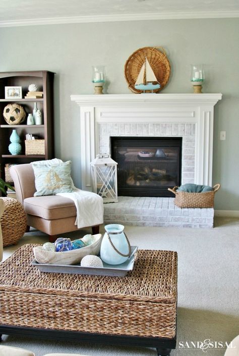 Coastal Style Decorating, Interior Design Advice, Style Cottage, Coffee Table Decor, Coastal Living Rooms, Coastal Bedrooms, Coastal Living Room, Beach Cottage Style, Design Seeds