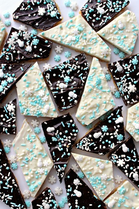 Sugar Cookie Chocolate Bark is part cookie, part candy, with a crisp sugar cookie crust covered in white and dark chocolate and showered with sprinkles. It only takes minutes to make! #themondaybox #sugarcookie #bark #chocolatebark #christmas #foodgift Chocolate Bark Cake, Cookie Bark, Christmas Bark Recipes, Christmas Cookies And Candy, Marzipan Recipe, Xmas Goodies, Christmas Bark, Peppermint Fudge, Bark Recipes