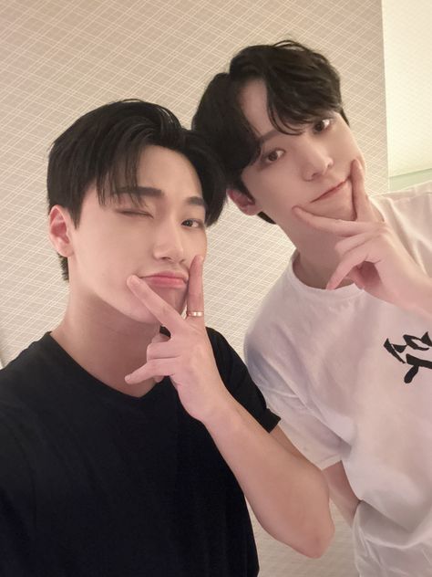 ATEEZ YUNHO & SAN - ATEEZ TALK OFFICIAL PLATFORM UPDATE POST 230506 San Yunho, Pirate Kids, Talking On The Phone, Hand Pictures, Rca Records, Youtube Live, You're Beautiful, Find Picture, Day Of My Life