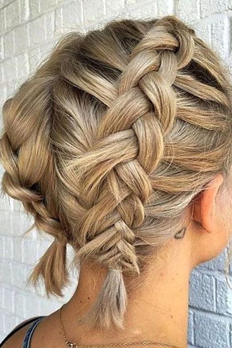 Short hair looks simply stunning with artistically plaited braids! You can find out here which braided hairstyles are suitable for short hair. Braided Updo For Short Hair, Short Hair Black, Pigtail Braids, Two Braids, Hairdos For Short Hair, Penteado Cabelo Curto, Cute Hairstyles For Short Hair, Short Hair Updo, Short Hair Styles Easy