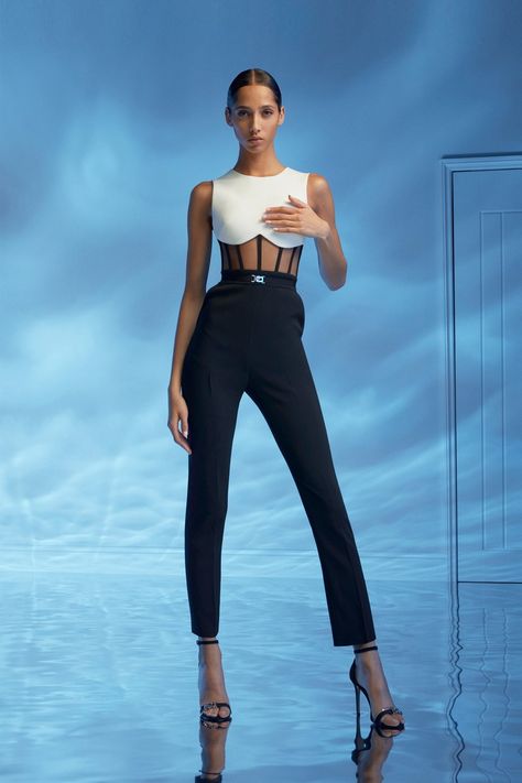 David Koma Resort 2020 collection, runway looks, beauty, models, and reviews. Sleek Suits For Women, Top Inspiration, Fashion Trend Report, Dressy Outfit, Collection Ideas, Gaun Fashion, Resort 2020, Vogue Germany, David Koma