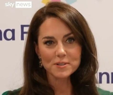 mertail 🧜‍♀️🌴🥥 on Twitter: "Why is one of her eyes bigger than the other one? Botox effects? Eyes Bigger, Sky News, Her Eyes, David Beckham, British Design, Queen Elizabeth Ii, Elizabeth Ii, King Charles, Queen Elizabeth