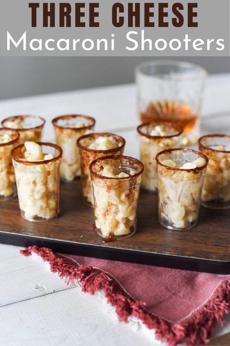 macaroni in shot glasses sitting on a serving tray Mac And Cheese Shooters, Pasta Hors D’oeuvres, Mac And Cheese Appetizer, Appetizer Shooters, Appetizer Shots, Macaroni Bites, Philo Cups, Glass Appetizers, Mac N Cheese Cups