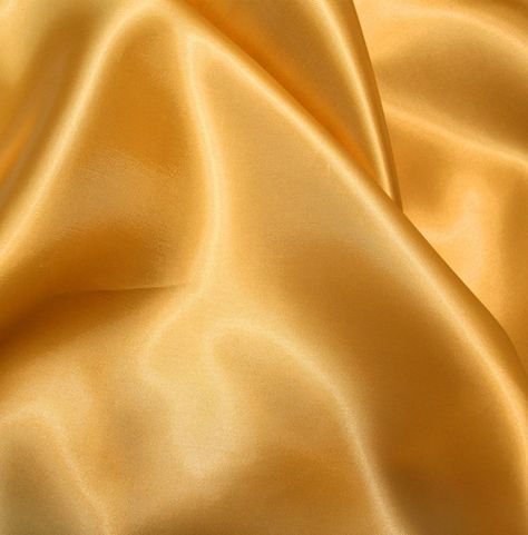 Découvrez notre sublime satin couleur jaune d'or qui sera idéal pour la réalisation de vos robes de mariée selon vos goûts. Fine et brillante, il peut être également utilisé pour accessoiriser votre robe.  Disponible sur www.tissus-price.com Studio Ghibli, Bling Bling, Art Studio, Satin, Couture, Art