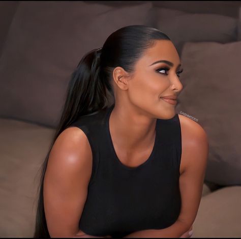 Kim K Side Profile, Kim K Ponytail, Kim Kardashian Black Hair, Kim K Black Hair, Kim Kardashian Ponytail, Kylie Jenner Blonde Hair, Kim Kardshian, Kardashian Beauty, Birthday Makeup Looks