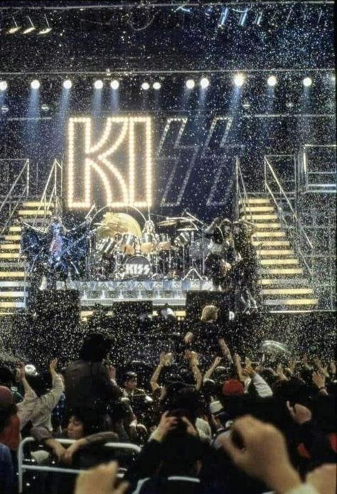 Kiss Group, Japan April, Football 49ers, Kiss Concert, Kiss Members, Kiss Army, Kiss Pictures, Vintage Kiss, Kiss Art