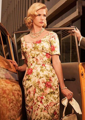 Betty Draper Style, Betty Draper, January Jones, Don Draper, Mad Men Fashion, Look Retro, Vintage 1950s Dresses, Easy Halloween Costumes, Ivory Dresses