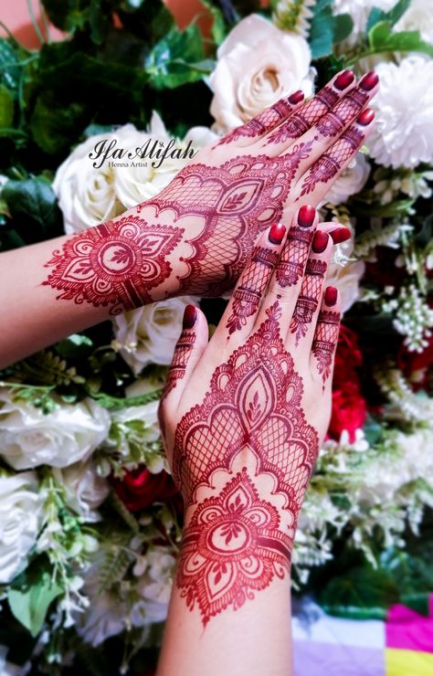 Henna by ifa alifah henna manado Henna Wedding Maroon, Henna 2023, Small Mehndi, Henna Maroon, Hina Designs, Henna Inspiration, Red Henna, Frog Tattoo