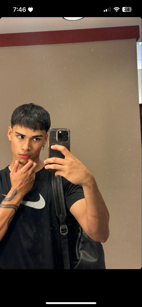 Men With Nice Smiles, Moreno Guys, Guys With Buzzcut, Latino Men Aesthetic, Latino Men Hairstyles, Latino Haircut Men, Boys With Makeup, Latinos Boys, Hispanic Hairstyles For Men