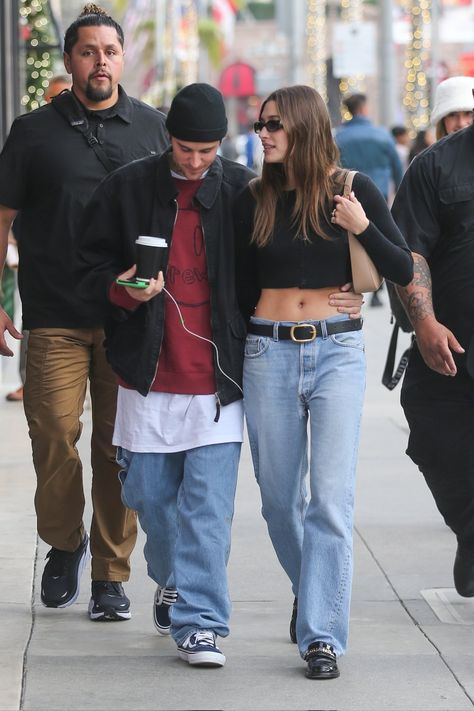 Twitter Justin Bieber And Hailey Bieber, Hailey Bieber Street Style, Justin Bieber And Hailey, Cute Sweatpants Outfit, Hailey Bieber Style, Hailey Baldwin Style, Cute Sweatpants, Justin Hailey, Model Inspo