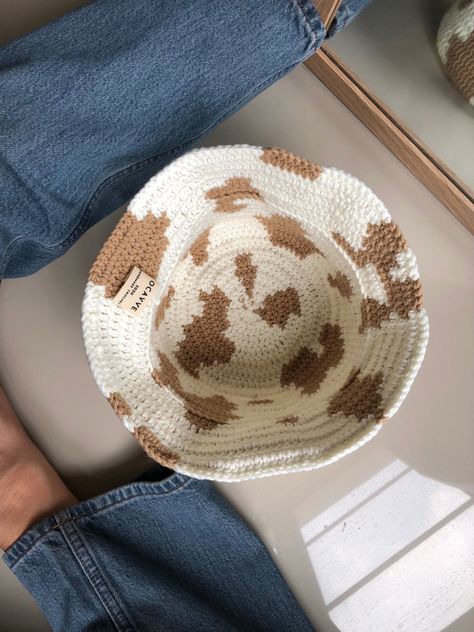 Cow Print Crochet, Crochet Lifestyle, Crochet Bucket, Crochet Clothing And Accessories, Crochet Bucket Hat, Berets, Bucket Hats, Buckets, Cow Print