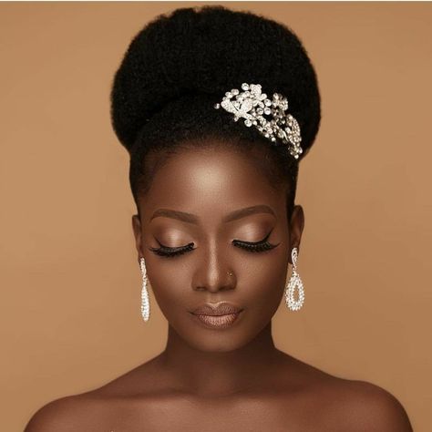 Styles For Afro, Natural Hair Updo Wedding, Wedding Hairstyles For Black Women, Afro Wedding Hairstyles, Natural Bridal Hair, Black Bridal Makeup, Hairstyle Bride, Natural Hair Wedding, Black Wedding Hairstyles