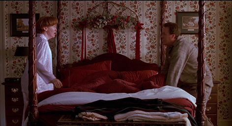 Home Alone House, Home Alone 1990, Red Bed, Home Alone Movie, Home Alone Christmas, Movie Moments, Red Bedding, Christmas Bedding, Home Alone