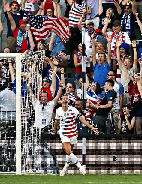 Usa Womens Soccer Team Aesthetic, Us Womens Soccer Team, Usa Women’s Soccer Team, Usa Womans Soccer, Alex Morgan Aesthetic, Uswnt Aesthetic, Soccer Game Aesthetic, Uswnt Wallpapers, Team Usa Soccer