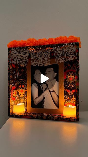 Vanessa Sanchez | Nice Cosas® on Instagram: "✨Dia de Muertos Nicho for Small Spaces✨ Space inside my house is hard to come by. I thought I’d share a nicho you can make to honor your departed loved ones, that doesn’t take up a lot of room. It’s lightweight, and you can probably make one with things you have on hand. You can customize it however you like! There’s still plenty of time to make one before Dia de Muertos.  • Tutorial will be saved under the “Tutorial” highlight for future reference. You can also save this post to make this later ☺️ • 🎶: Bonita - O2🎶 • #nicecosas #tutorial #tutorials #diademuertos #dayofthedead #diadelosmuertos #ddlm #ddlmtutorial #nicho #altar #diademuertosaltar #diademuertosnicho #diy #diynicho #diydayofthedead" Diy Altar De Muertos Ideas, Diy Ofrenda Alter, Small Altar Ideas, Diy Altar, Diy Day Of The Dead, Dia De Los Muertos Decorations Ideas, Altar Ideas, Diy Picture Frames, Decorations Ideas