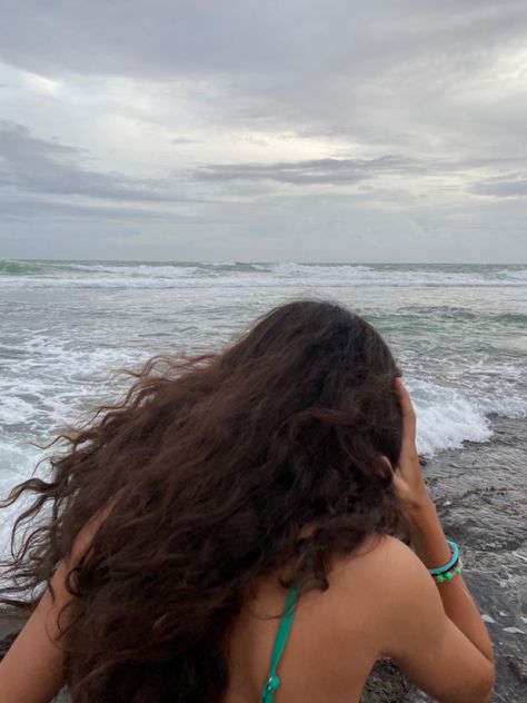 Brunette Astethic, Curly Brunette Aesthetic, Brunette Beach Aesthetic, Brunette Curly Hair Aesthetic, Curly Hair Girl Aesthetic Faceless, Wavy Hair Aesthetic Faceless, Curly Hair Beach Aesthetic, Brunette Girl Aesthetic Faceless, Brunette Beach Girl