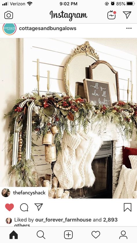 Trendy Christmas Decor, Cozy Christmas Decor, Vintage Inspired Christmas, Happy Friday Friends, Christmas Mantle Decor, Christmas Decor Inspiration, Christmas Mantel Decorations, Unique Christmas Decorations, Cottage Christmas