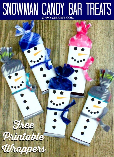 Adorable Snowman Candy Bar Treats with Snowman Free Printable candy bar wrapper template - a perfect kids treat for friends, classroom treat or stocking stuffer - a great Christmas kids craft too! OHMY-CREATIVE.COM Snowman Candy Bar, Christmas Candy Bar, Stampin Up Weihnachten, Diy Schneemann, Candy Bar Wrapper Template, Printable Snowman, Classroom Treats, Candy Crafts, Free Candy