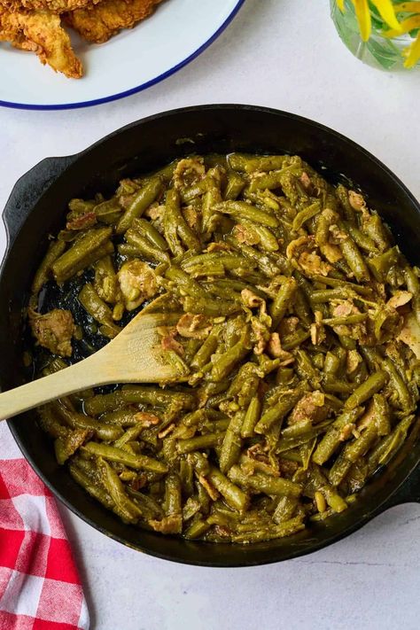 Roadhouse Green Beans Copycat, Roadhouse Green Beans, Texas Roadhouse Green Beans, Cheddar Scalloped Potatoes, Greens Recipe Soul Food, Copycat Texas Roadhouse, Cooking Green Beans, Frozen Green Beans, Texas Roadhouse