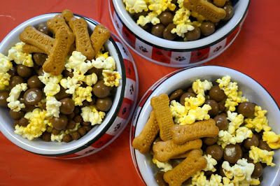 Lady Theme Dinner Nights, Disney Movie Dinner Night, Disney Movie Night Snacks, Lady And The Tramp Party, Movie Night Room, Disney Nights, Disney Movie Night Ideas, Disney Dinner And A Movie, Quarantine Routine