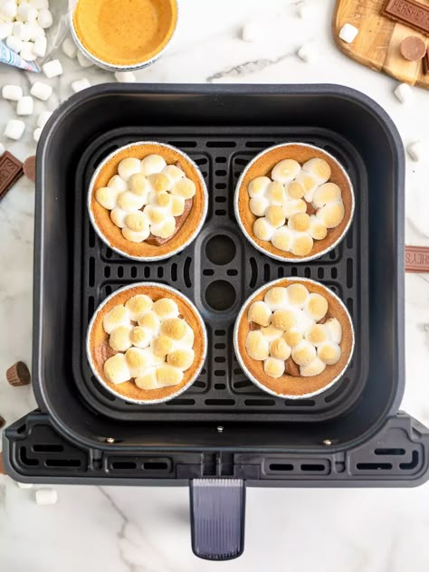 Mini Air Fryer Desserts, Mini Smores Pie Air Fryer, S’more Air Fryer, Air Fryer Mini Pies, Oven Smores Mini Pie Crust, S’more Pie Mini, S’mores Pie Mini, Mini S’more Pies, S’mores In The Air Fryer