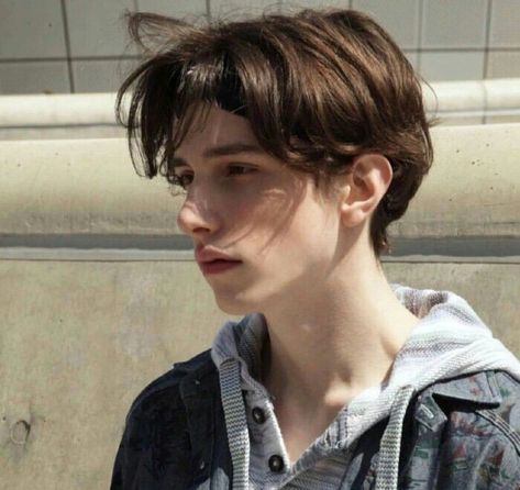 Brown Hair Boy, 얼굴 드로잉, Short Brown Hair, Aesthetic Boy, Hair Reference, Aesthetic Guys, Pose Reference Photo, 인물 사진, Boy Hairstyles