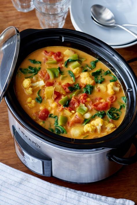 Curried Vegetable Soup, Thai Crockpot, Slow Cooker Recipes Uk, Aubergine Curry, Slow Cooker Curry, Vegan Slow Cooker Recipes, Vegetarian Slow Cooker Recipes, Vegan Slow Cooker, Easy Vegetarian Dinner