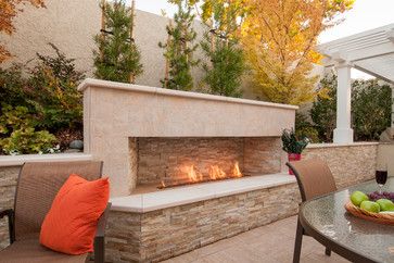 Corner Outdoor Fireplace, Yard Fireplace, Patio Yard Ideas, Patio Ideas Decor, New Patio Ideas, Door Pergola, Garden Fireplace, Fireplace Patio, Tub Deck