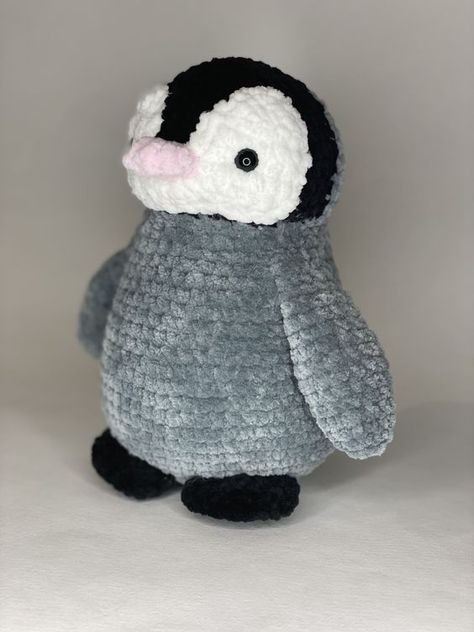 Free Crochet Sweater, Penguin Crochet, Crochet Gift Ideas, Plush Penguin, Crochet Penguin, Amigurumi Plush, Penguin Pattern, Easy Crochet Animals, Crocheting Patterns