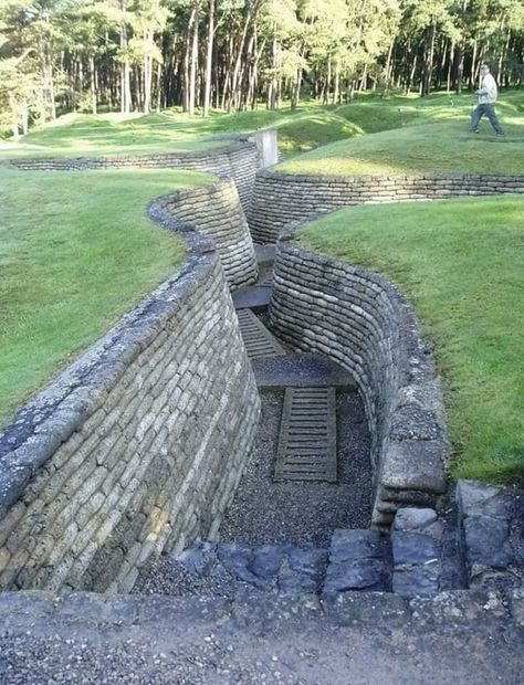 Concrete Bags, Concrete Retaining Walls, Survival Knots, Landscaping Retaining Walls, Concrete Diy Projects, Diy Backyard Landscaping, Outdoor Decor Backyard, Concrete Wall, Retaining Wall