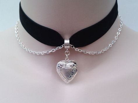 Ribbon Choker, Bracelet Pandora, Black Choker, Heart Locket, Gothic Jewelry, Locket Necklace, Cute Jewelry, Silver Heart, A Black