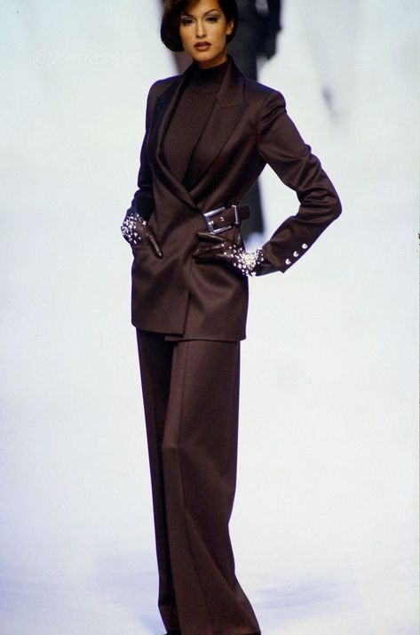 Yasmeen Ghauri, Claude Montana, 90s Runway Fashion, Runway Fashion Couture, Vintage Runway, Runway Outfits, Design Moda, Paris Mode, Woman Suit Fashion