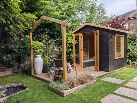 Summer House Plans, Tiny Home Backyard Guest Houses, Garden Summer House Ideas, Diy Summer House, Backyard Tiny House, Small Summer House, Prefab Sheds, Shed Landscaping, Backyard Guest Houses