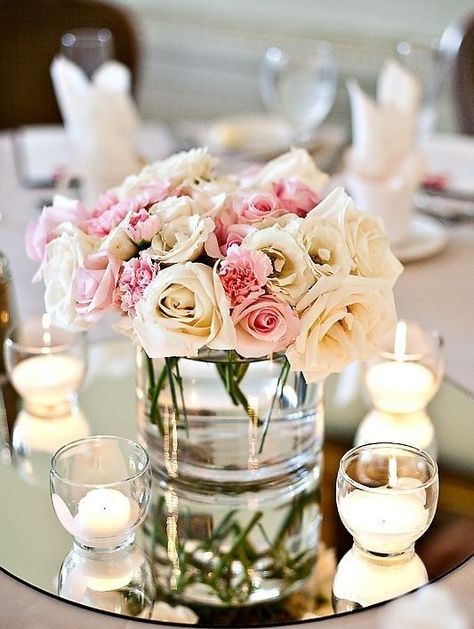 a round mirror, glass candle holders and pastel flowers Cakes Elegant, Unique Wedding Centerpieces, Table Rose, Wedding Flowers Roses, Wedding Cakes Elegant, Candle Wedding Centerpieces, Tafel Decor, Wedding Reception Centerpieces, Reception Centerpieces