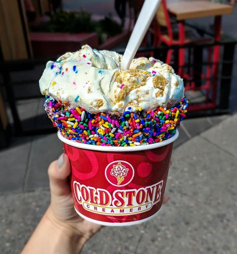 JURASSIC FOODIES on Instagram: “If you're interested in what my dream ice cream order would be: this is it. Ordered at my FAVE ice cream branch @coldstone 🍦 A huge portion…” Coldstone Ice Cream, Midnight Munchies, Food F, Dream Food, Junk Food Snacks, Food Street, Late Night Snacks, Weird Food, Recipes From Heaven