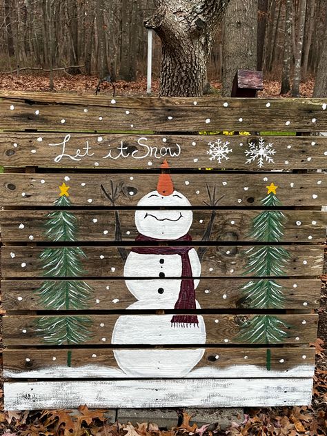 Pallet Projects For Fall And Christmas, Skid Projects Crafts, Christmas Wood Pallet Projects, Xmas Pallet Ideas, Snowman Pallet Ideas, Pallet Christmas Decorations, Pallet Christmas Projects, Christmas Pallet Ideas, Christmas Pallets