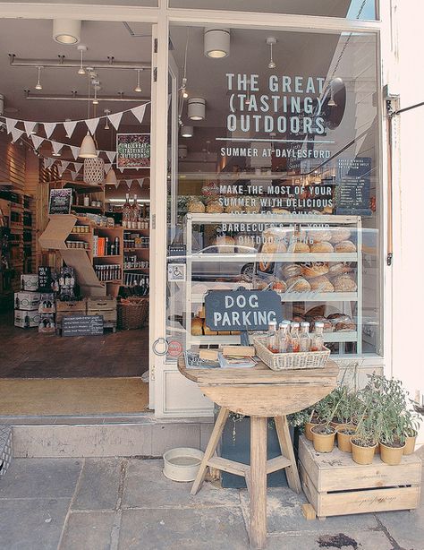 Daylesford, London: this shop in Notting Hill has a great vibe of the classic organic local general store. Pet Bakery, Bistro Decor, Dog Station, Parking Sign, Store Layout, Farm Shop, Shop Fronts, Bakery Shop, Cafe Shop