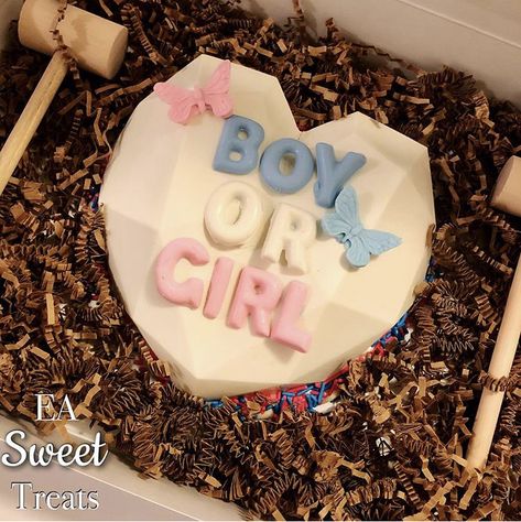 Gender Reveal Smash Heart, Heart Shaped Gender Reveal Cake, Gender Reveal Chocolate Heart, Breakable Chocolate Heart Gender Reveal, Gender Reveal Chocolate, Smashable Heart Chocolate, Smash Box Chocolate Heart, Smash Heart, Heart Cake Pops